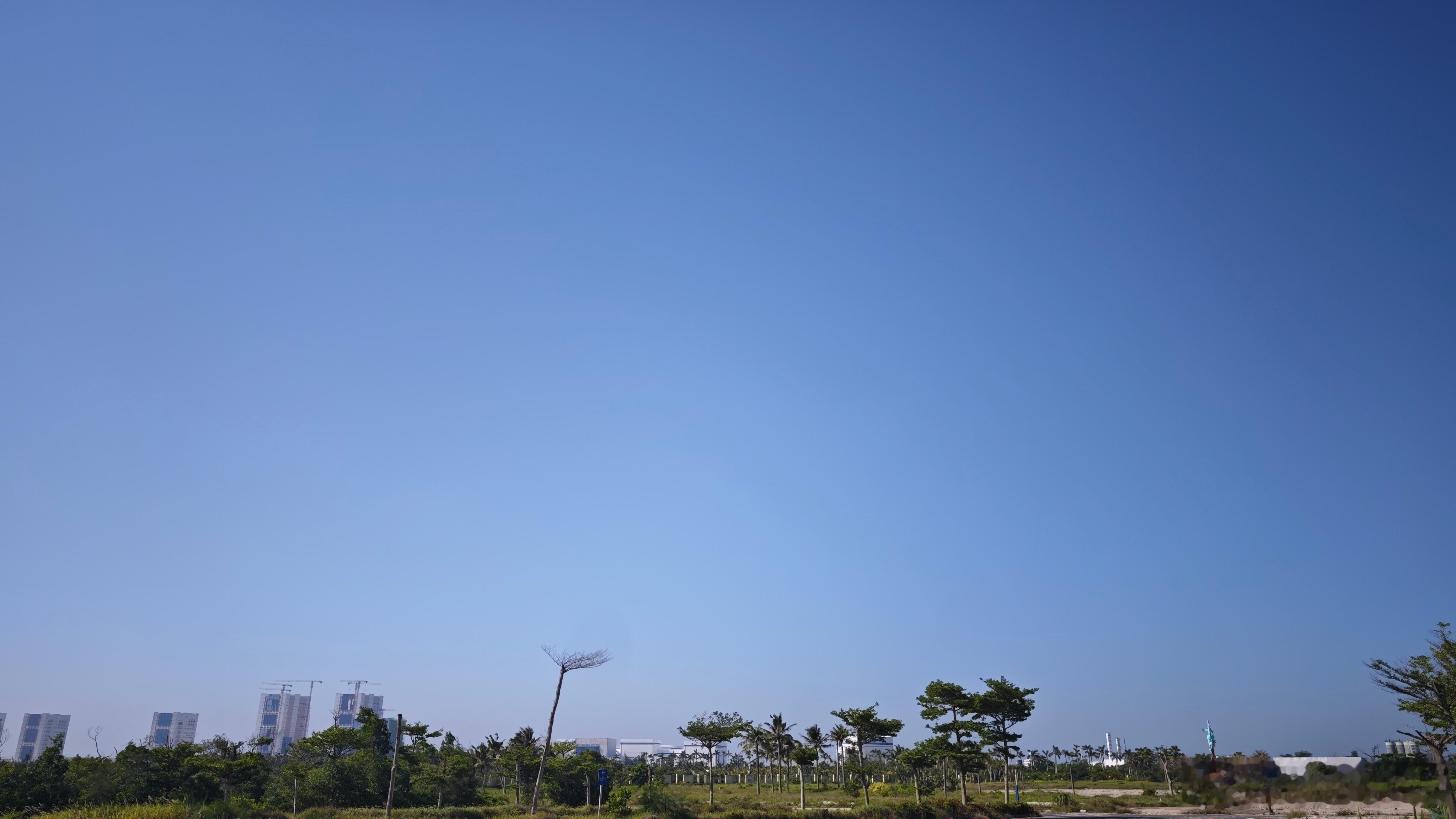 咳咳咳，今天天气不错，万里无云 