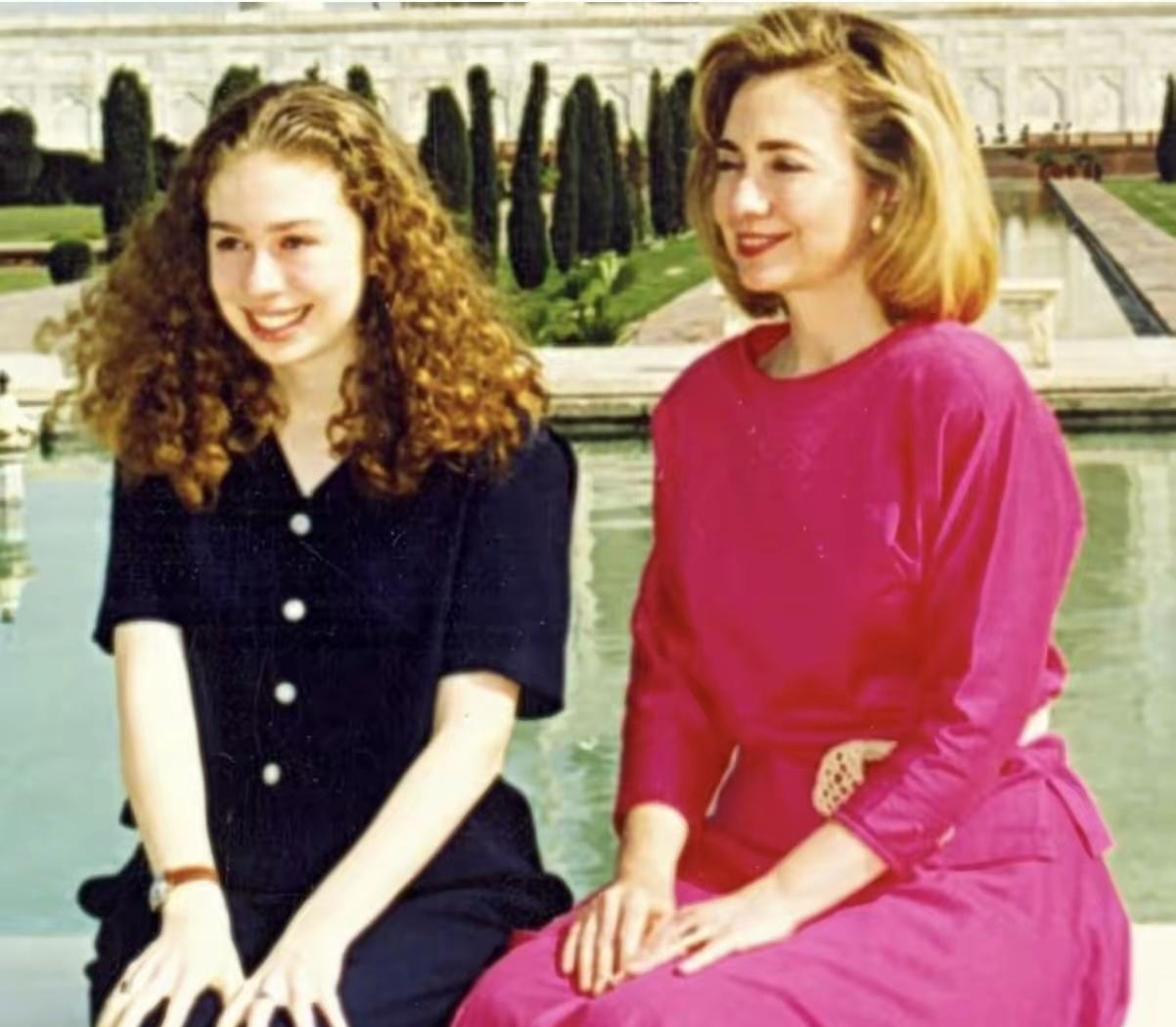 切尔西，为何没有继承妈妈希拉里的颜值和气质呢？
有一说一，希拉里的颜值还是经得起