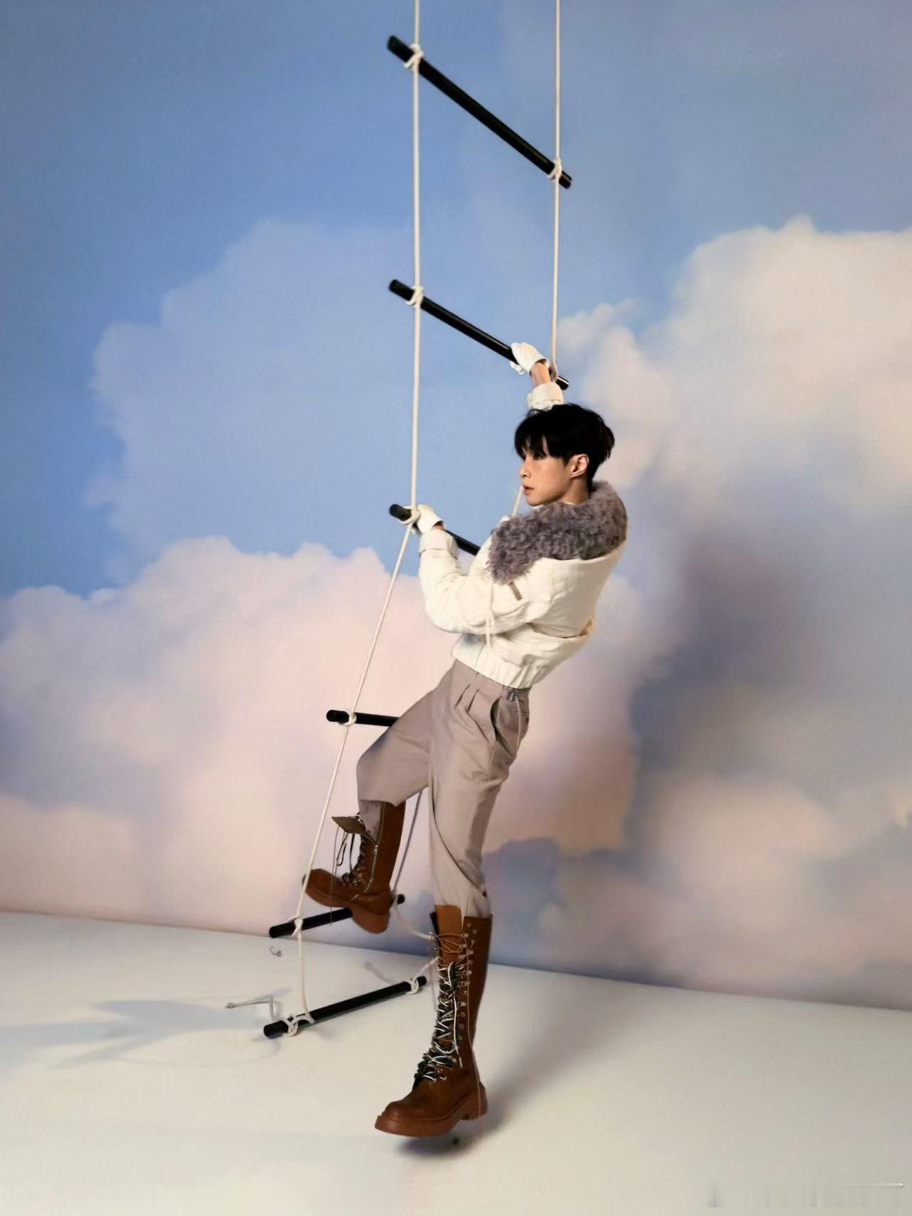 张艺兴新年祝福太超前了 刷到张艺兴运河路透直接嘴角上扬！提前十天送新年祝福，乖乖