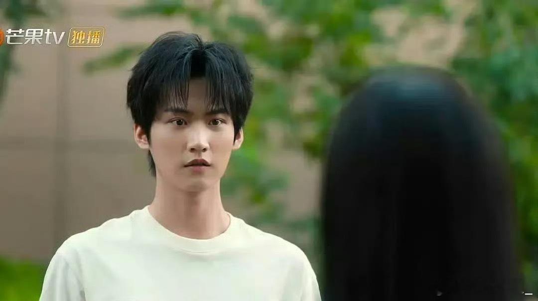 这个颜值在以前的娱乐圈，也最多只能演几分钟的配角…