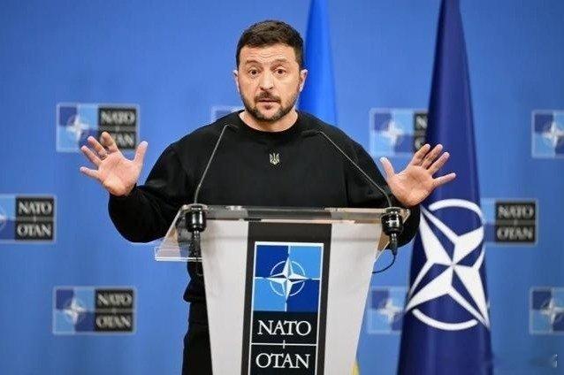 凤凰新闻【特朗普态度180度大变，泽连斯基宣布新条件：不接受上门投降】据参考消息