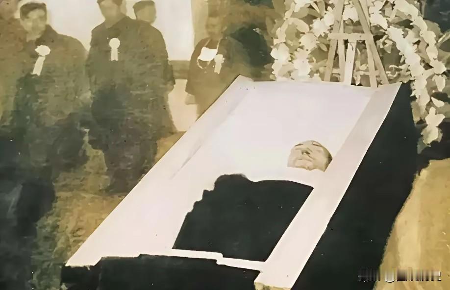 这是一张让无数国人为之泪目的老照片

1958年2月23日，在杨靖宇将军殉国的第