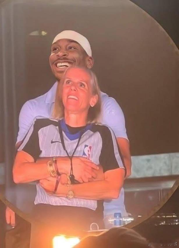 考辛斯认为SGA在OKC限制了他的价值“如果你把他放在尼克斯队、芝加哥队、湖人队