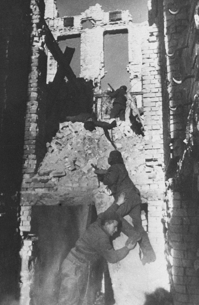 1942年9月2日，在斯大林格勒废墟中作战 ​​​