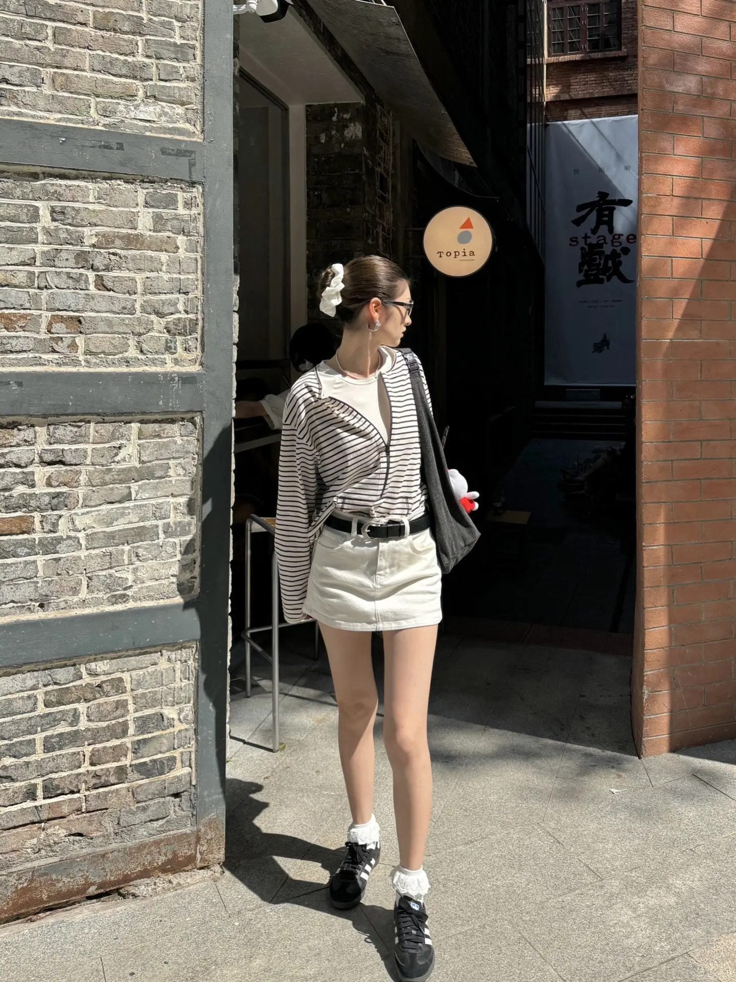 🕶️。