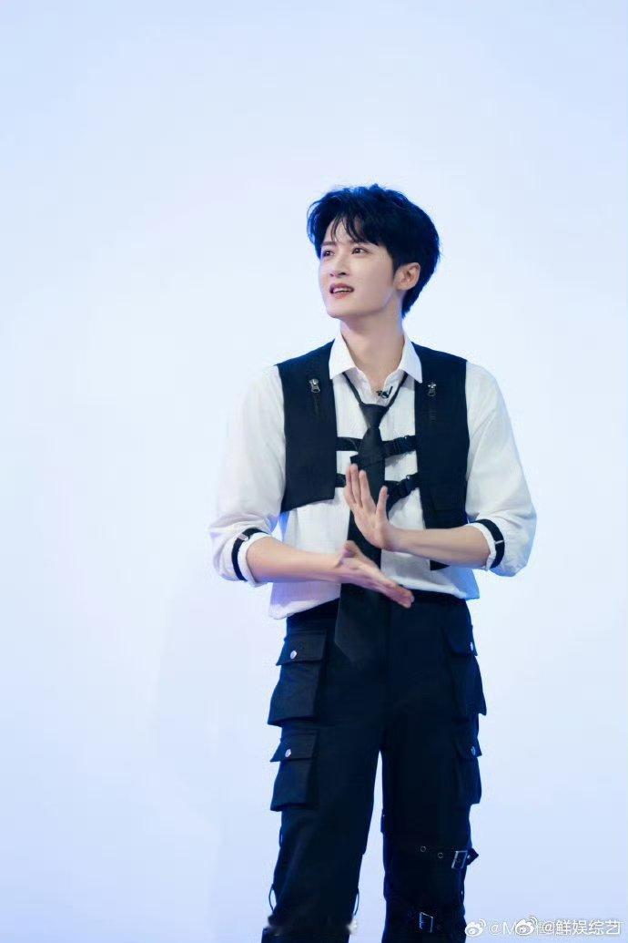 萌到犯规的cos惩罚！蓬松爆炸头自带喜感滤镜，不管是唱歌还是互动都笑点密集，大哥