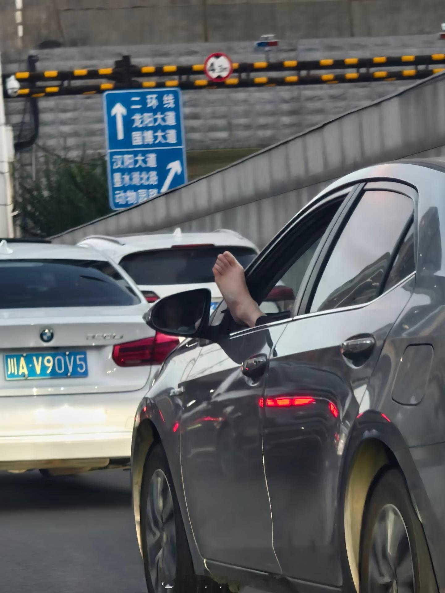 谁能告诉我这是什么操作？我与汽车的日常  ​​​