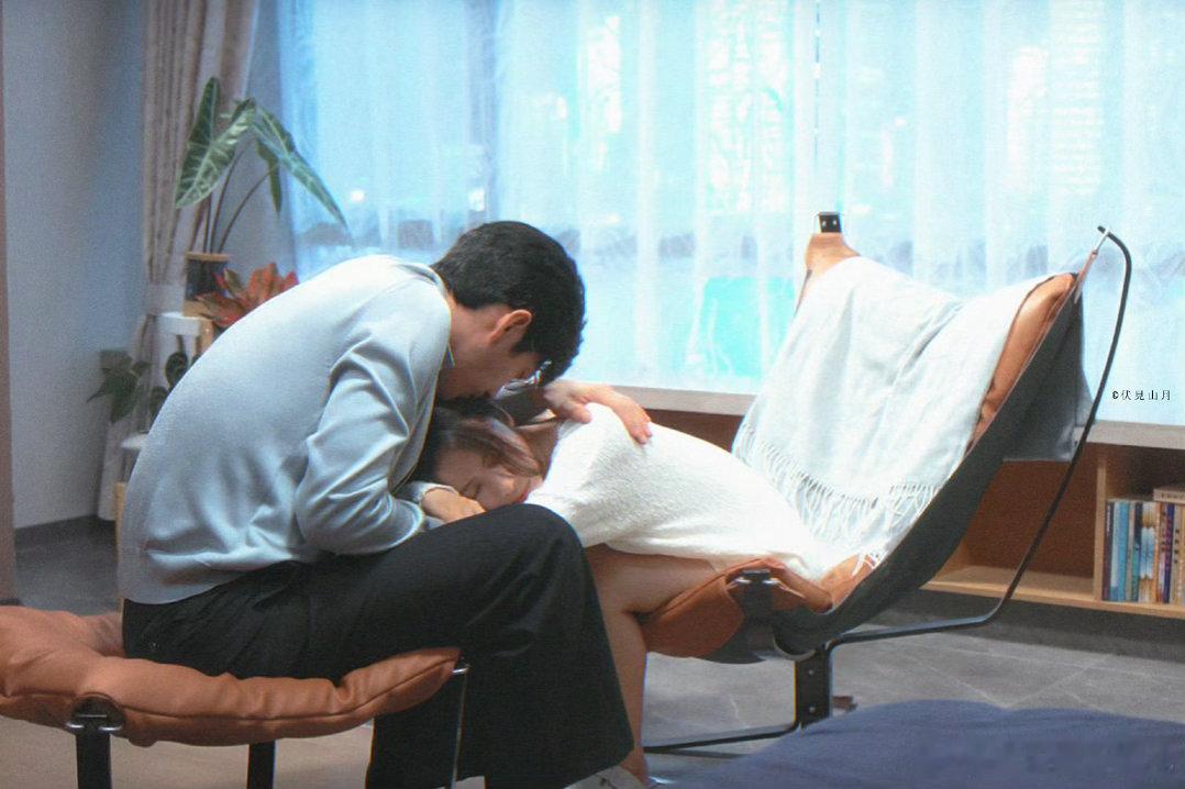 井柏然演技 江寒声发现情敌时“不经意”亮婚戒的那个微表情，被很多观众反复品。不是