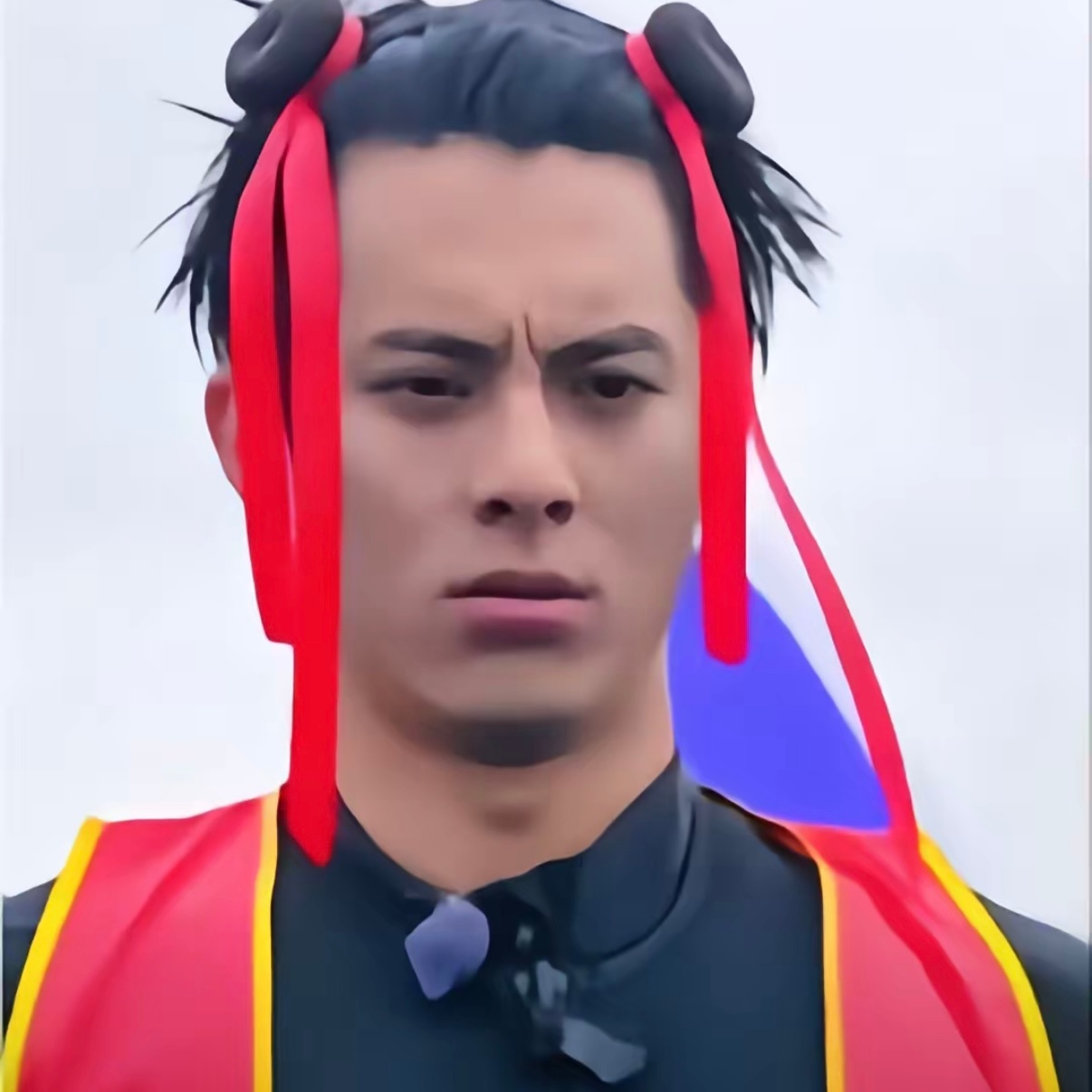 王鹤棣情绪不是一天累积起来的首先你是个男明星 被骂了就受着 受不了就退圈 其次我