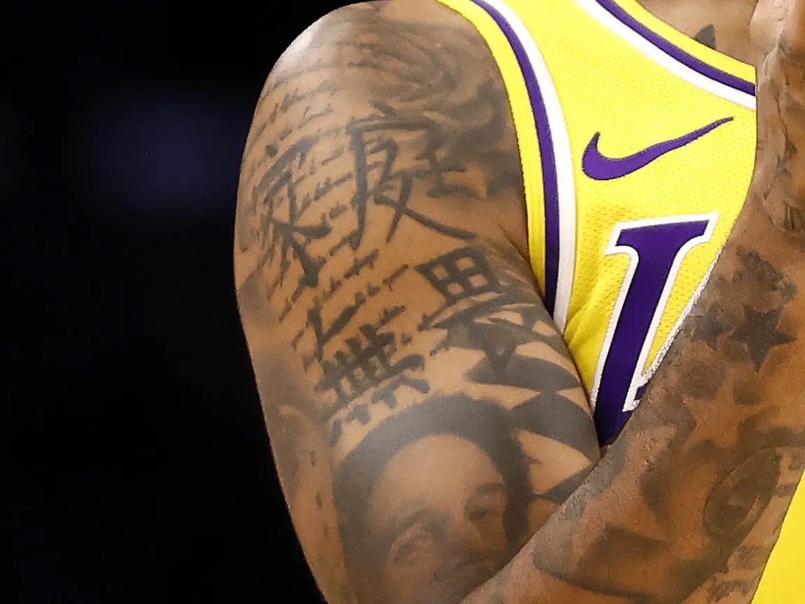 「文身猜人」送分题！你能通过图中的文身辨别出他是湖人的哪位球员吗？[doge][