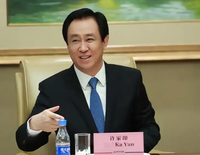 许家印有大瓜了！！！


香港山顶的豪宅地底下
本来应该是实心的
却被挖出464