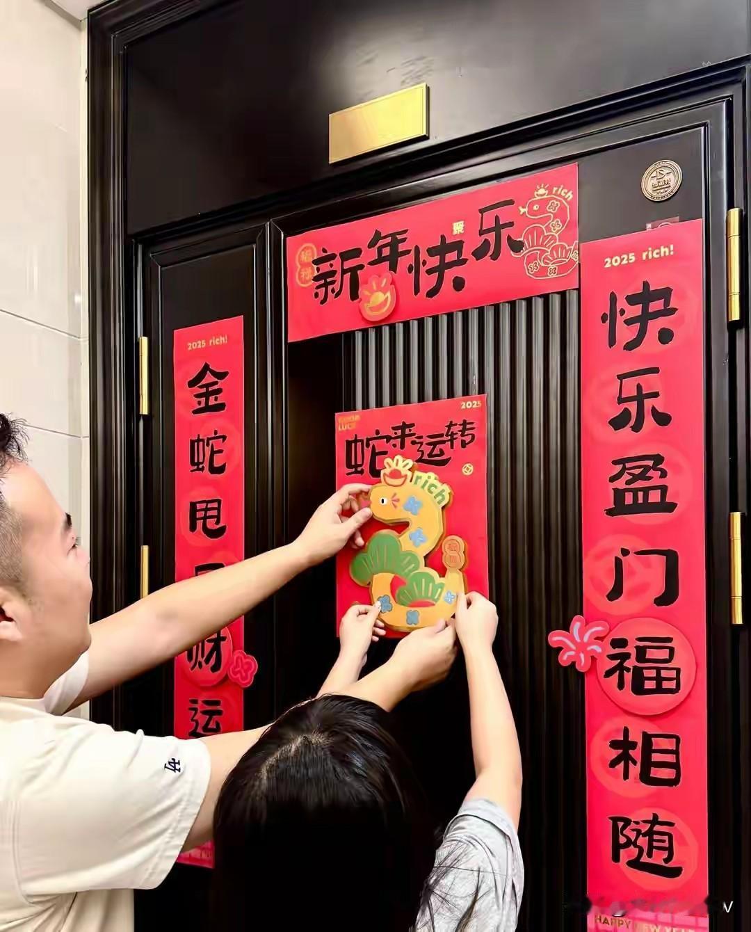 2026贴对联最佳时间，禁忌，一次说清！贴对福气一整年。

今年春节太特殊！腊月