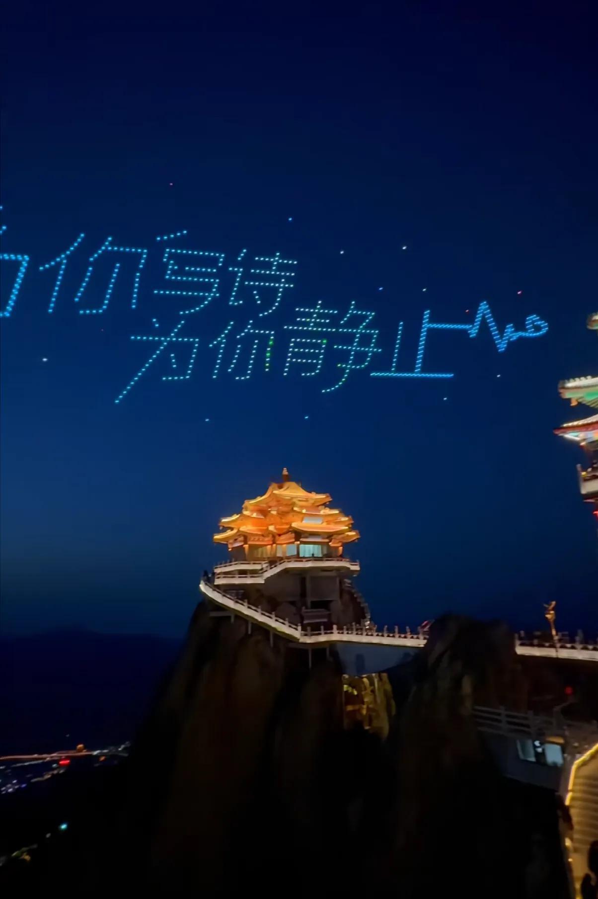 看到吴克群这段时间的做的事，科技果然是造福人类的，在老君山上送给挑山工外骨骼机器