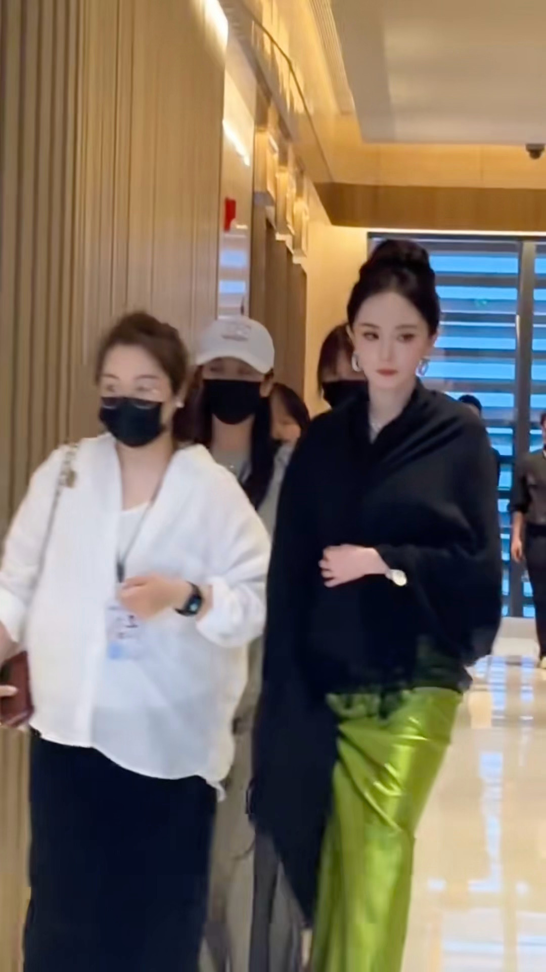 杨幂 绿瓷美人完全女王气场。。。 