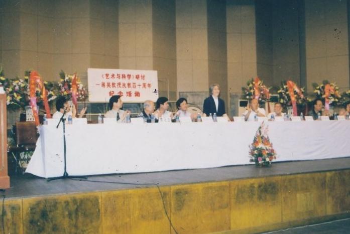 90年代，蒋英执教四十年纪念活动，一张罕见的留影，大众提起蒋英，第一标签总是钱学