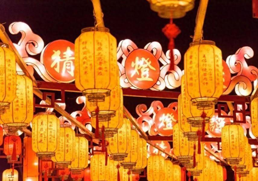 元宵节如何通过掌握三种猜灯谜的方法，让你也能顺利成为谜题高手？
1953年正月十