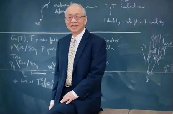 丘成桐痛批中国数学落后美国80年！40年无偿助力，如今态度大转变，国产数学真的能