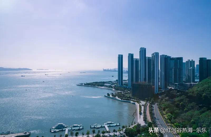 拥有一套海景房，是很多人的梦想。 

但现实是，我们不缺土地，更不缺海景，缺的是