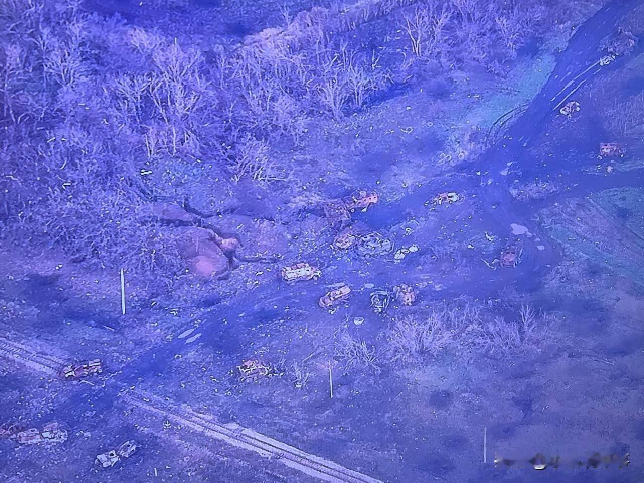 在红军村前线某区域被摧毁的乌军装备。

俄军占领红军城 乌克兰筹码不多了