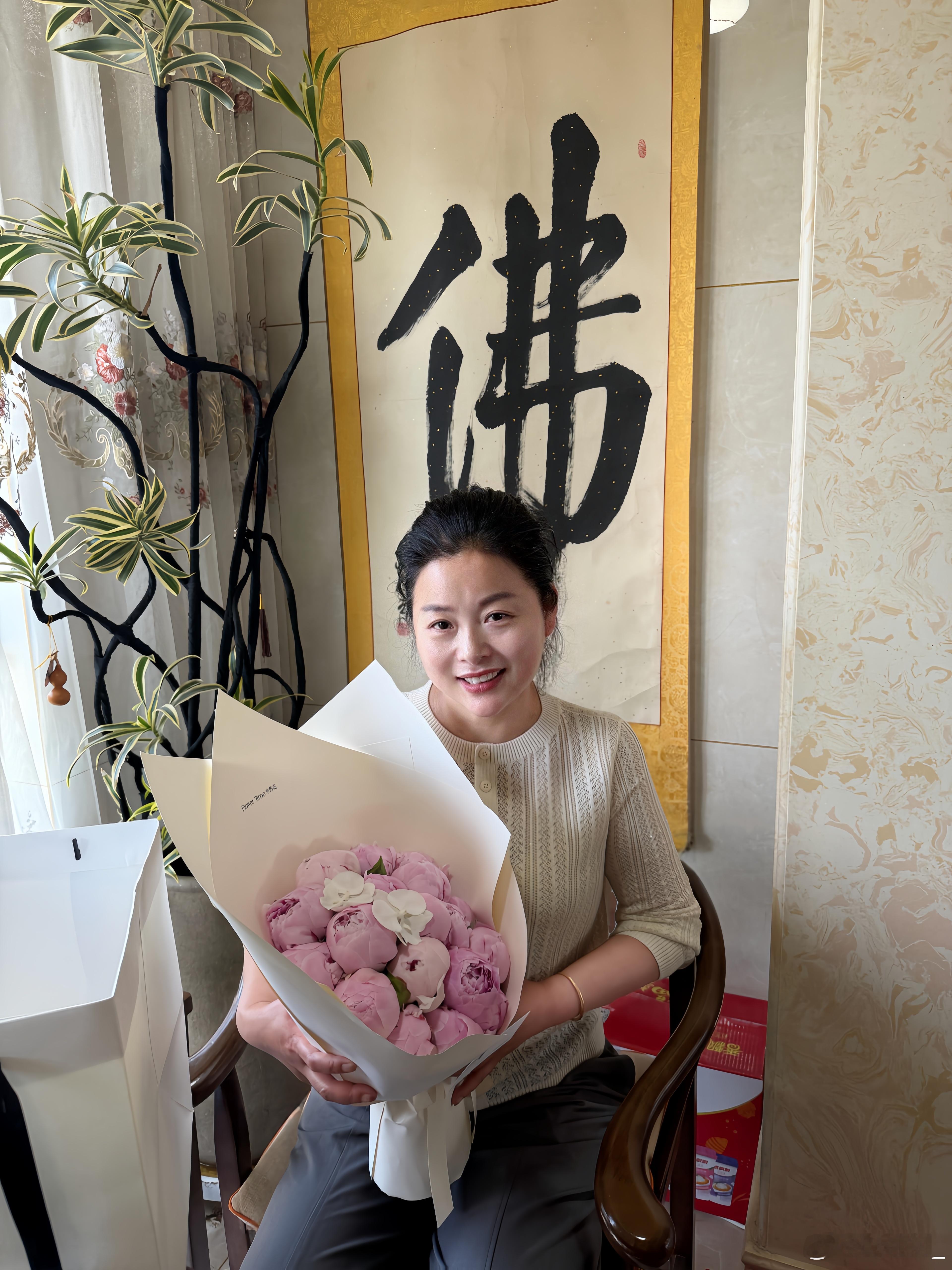 祝各位美眉阿姨 母亲节快乐 ！！！身体健康 笑口常开 万事顺意