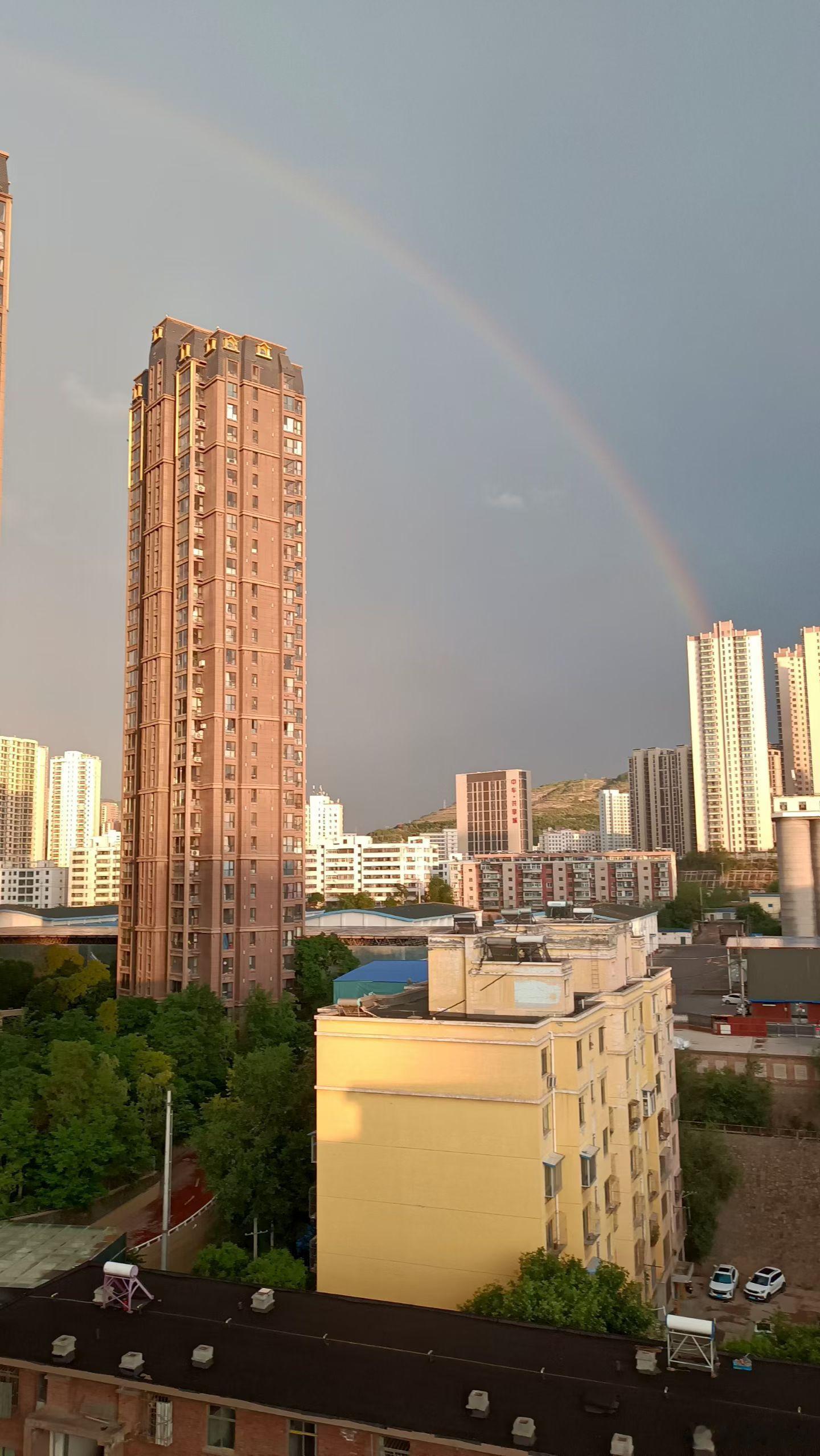兰州彩虹今晚的兰州气象万千此刻月明星稀青春华章丝路逐光甘肃