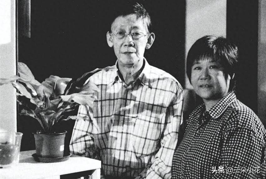 1965年的一天，黄维在锦江饭店约见自己的小女儿，两人吃饭时，他忽然问了一句：你