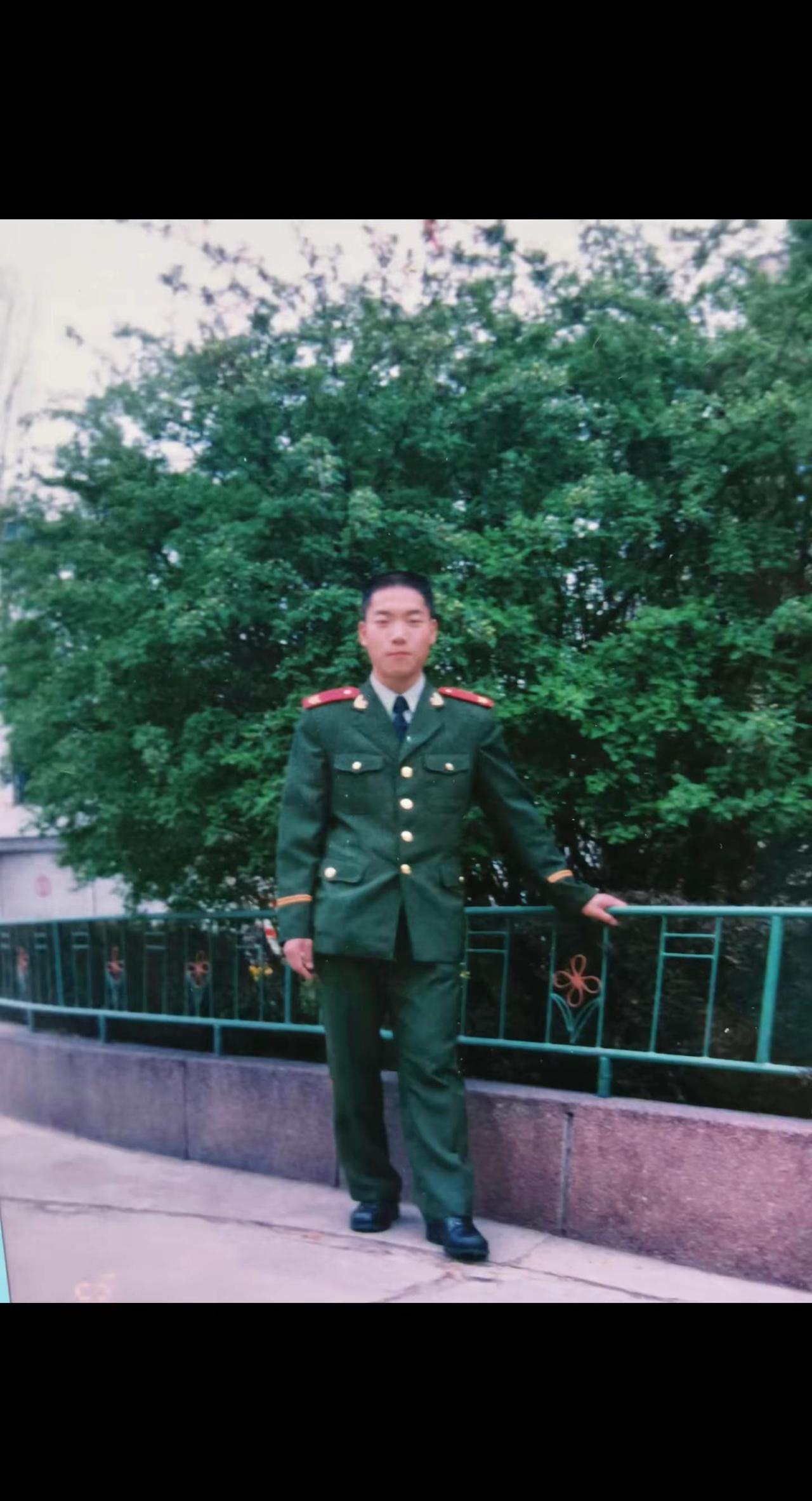 穿过这身衣服的战友们 都己不在年轻  中国消防  永远战斗在一线