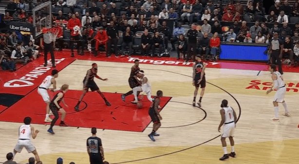 逐帧拆解：乔丹-米勒超高效19分6助4断，刷新生涯最佳单场表现图1米勒弱侧接球点