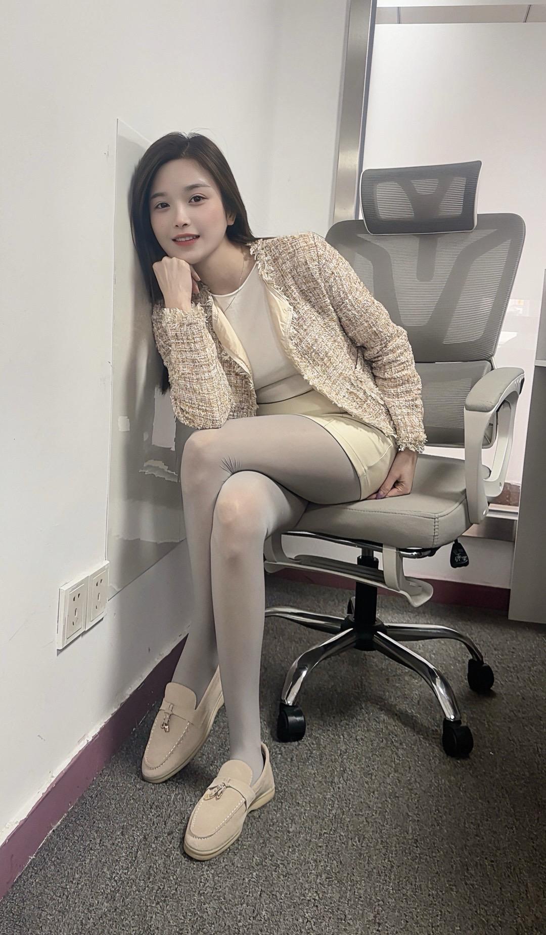 努力的意义就是让自己活的有意义；爱只能遇见，不能预见！