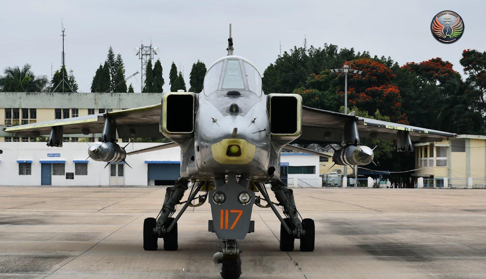 挂载2枚🇮🇱Rampage空地导弹（EXTRA 306mm远程火箭弹-空射型