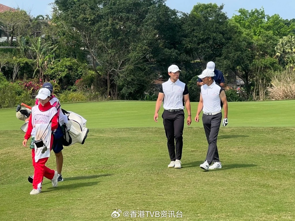 星岛：苗侨伟父子激罕同场 三哥劲宠儿尽晒好老窦特征 囝囝超英气一特点获网民激赞现