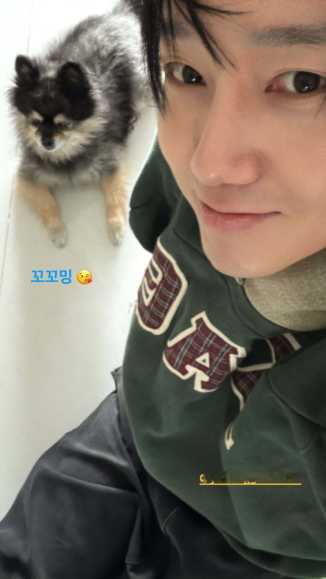 “CB百蓝_。251112 ins story更新：不不点 😘 