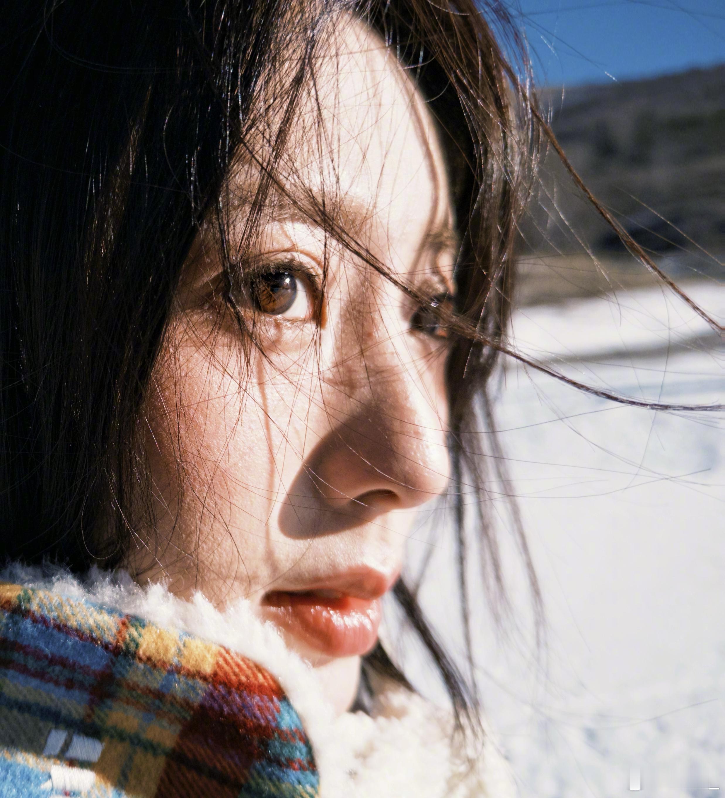 邢菲雪地神图  邢菲雪地六宫格~是执着于在雪地拍出神图的邢菲呀！咱就说看成品感觉