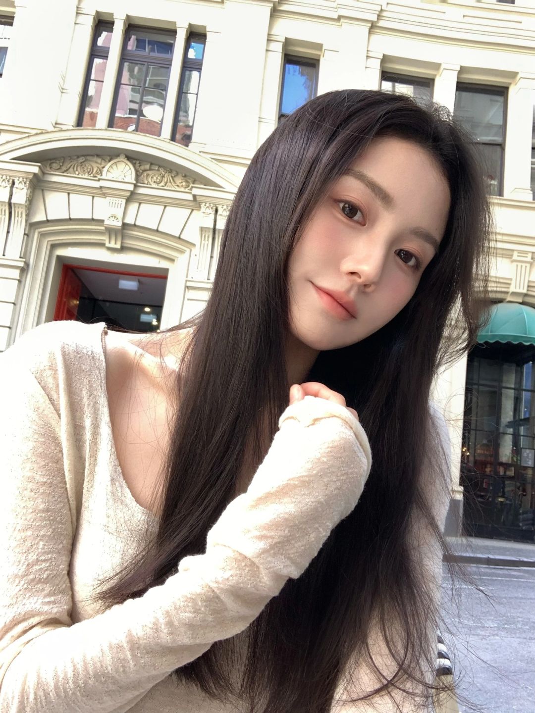 垂发掠耳畔 随风浅入梦