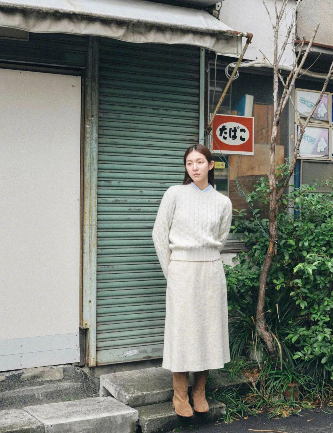 在原美由纪是我目前为止最欣赏的一位女模特，她的气质真是绝了，长的太干净了。

简