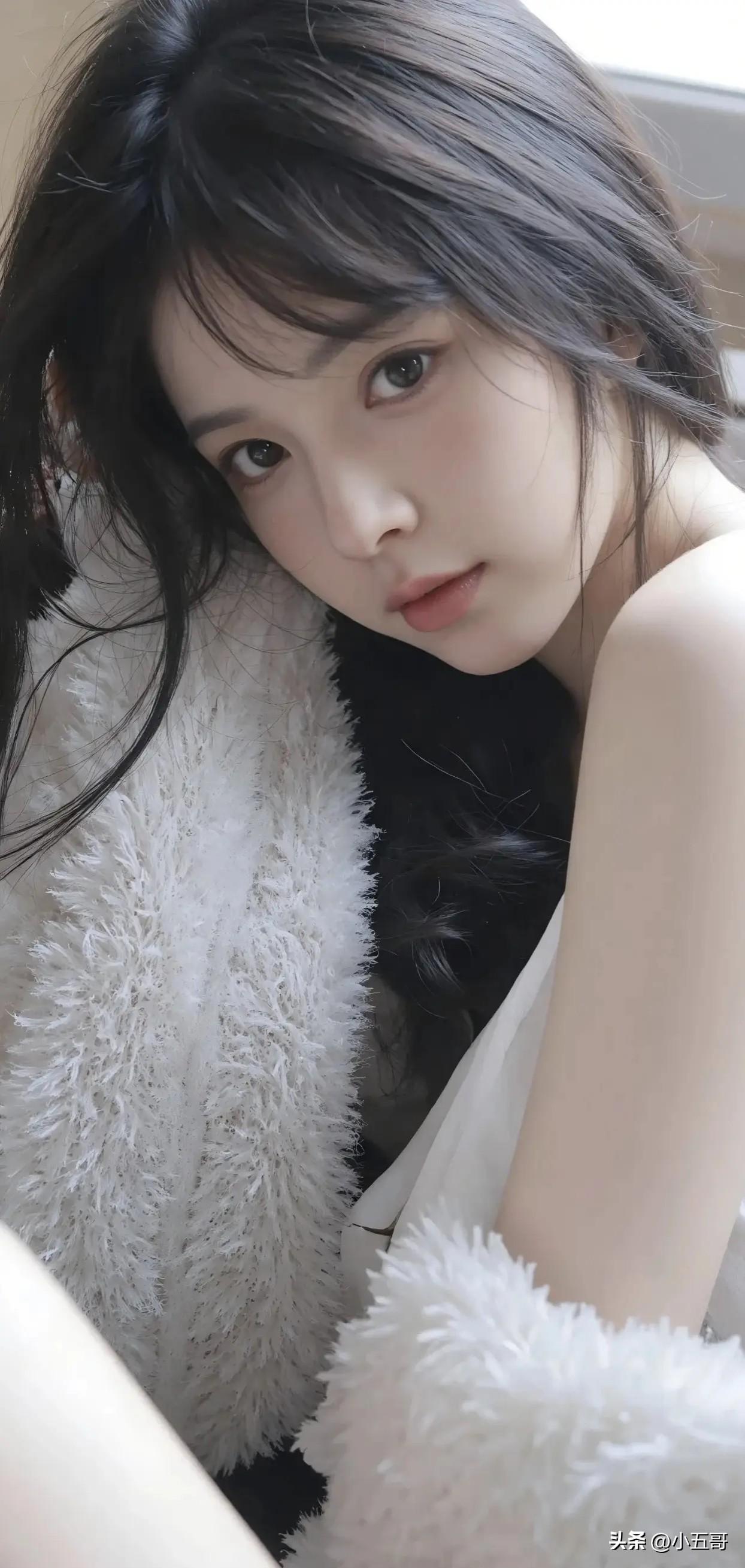 揭穿你
多没意思
年纪大了
就喜欢看别人演戏

精彩的地方
给你鼓鼓掌
实在不行