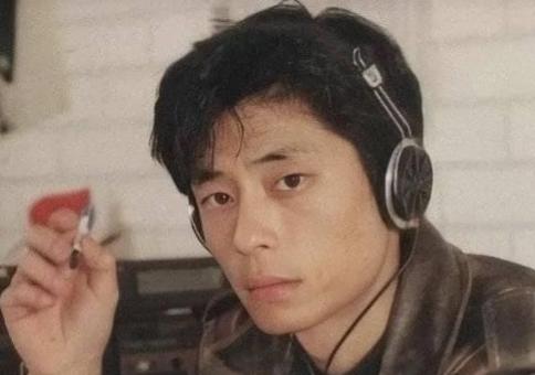 1990年，王杰为了试探女友是否真的爱他，两人吃了一顿50000元的饭后，他对女