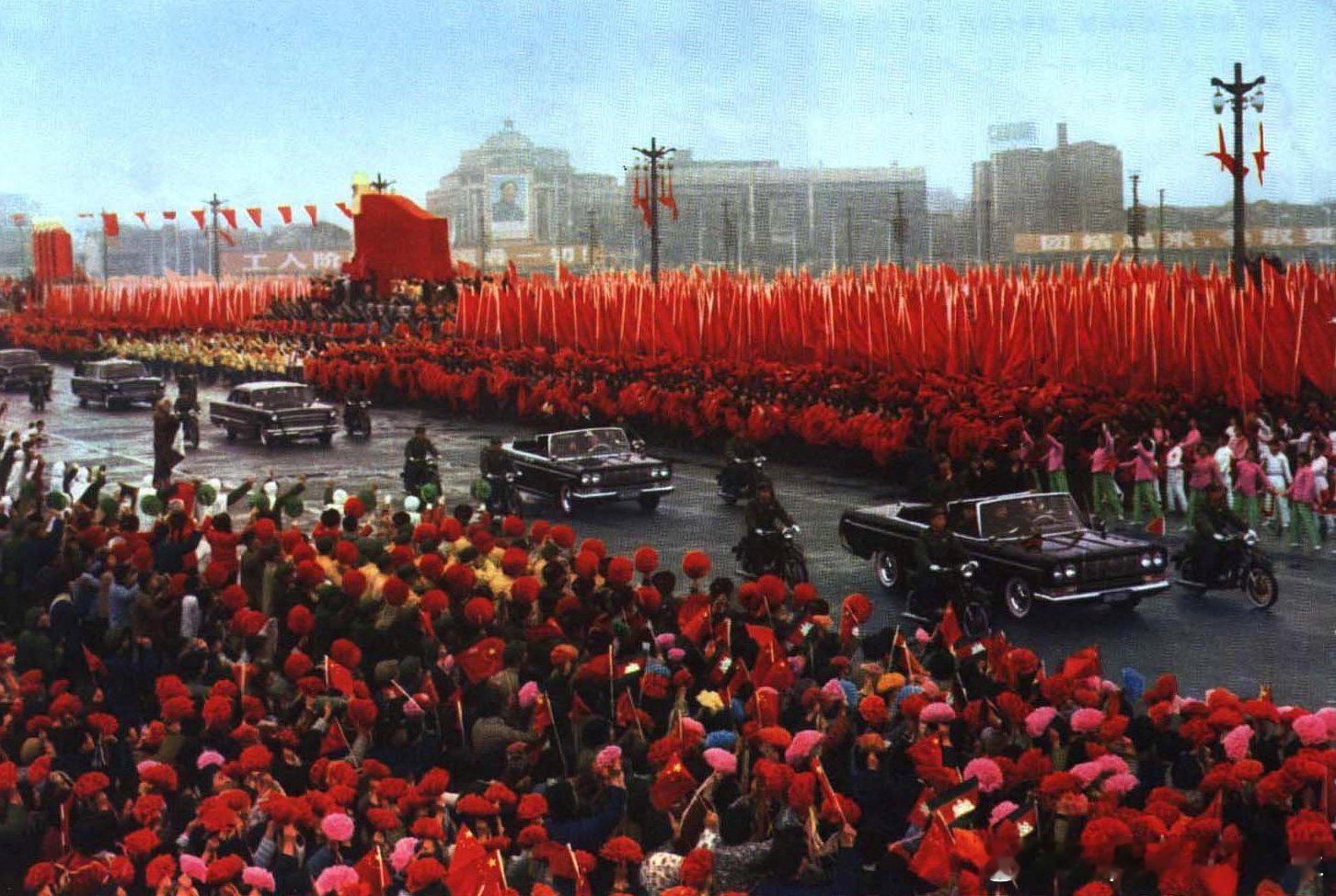 1971年2月21日上海数十万革命群众热烈欢迎西哈努克亲王和夫人历史影像