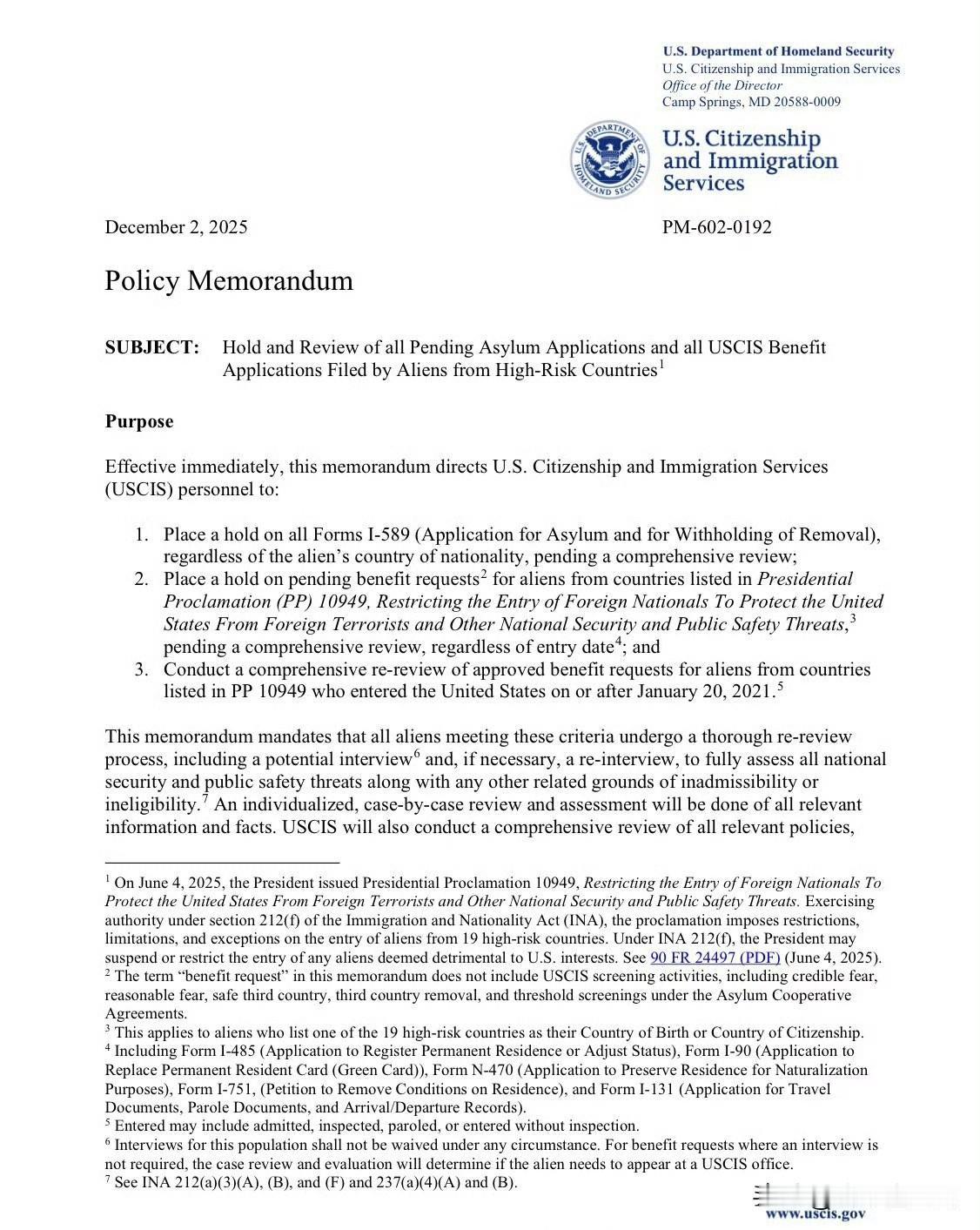 美国政府正式停止了19个第三世界国家的绿卡和入籍申请。
中国不在其内。看来，美国