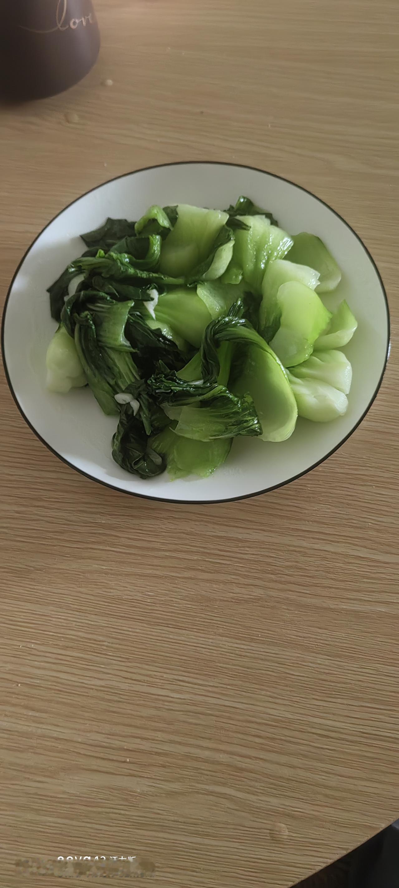 贴薪保姆之到上海一周
今天周末女儿不上班睡懒觉，我们7点钟吃早餐，一瓶自制酸奶一