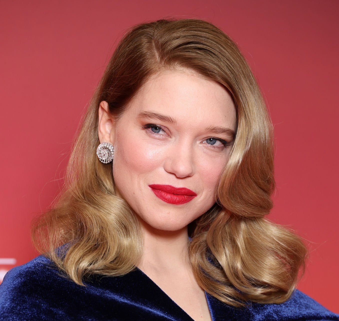 蕾老师Léa Seydoux 亮相沙丘2巴黎首映礼红毯，身穿LV 特别定制，佩戴