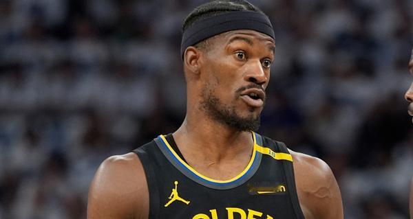 消息人士向 ESPN 的安东尼·斯莱特透露，吉米·巴特勒左膝受伤的情况并不严重。