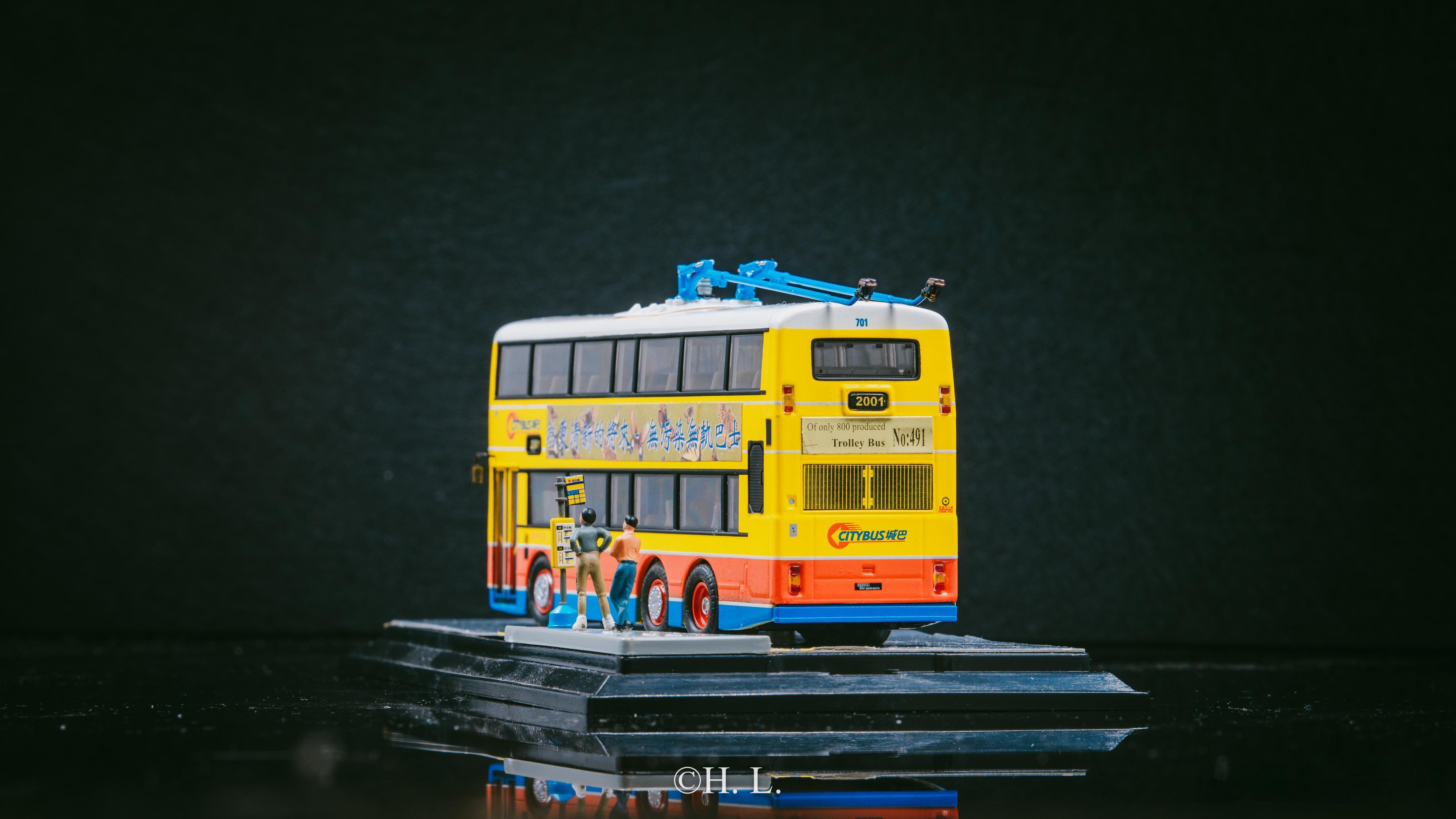 感谢樊师傅的大力支持，得到了珍贵的香港双层无轨电车试制车的模型。我也有幸跟着模型