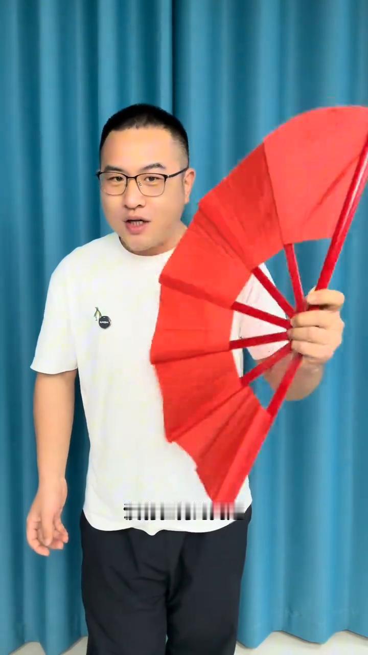 街头遇到高手，破扇还原。
扇子损坏一秒还原。什么都没有吧？是普通扇子吧？没毛病吧
