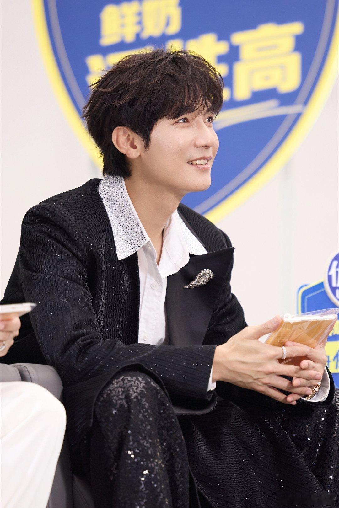#陈楚生外语歌婉拒了哈# 一边是好奇的天真呆萌一边是深情的男友氛围微妙的割裂感，