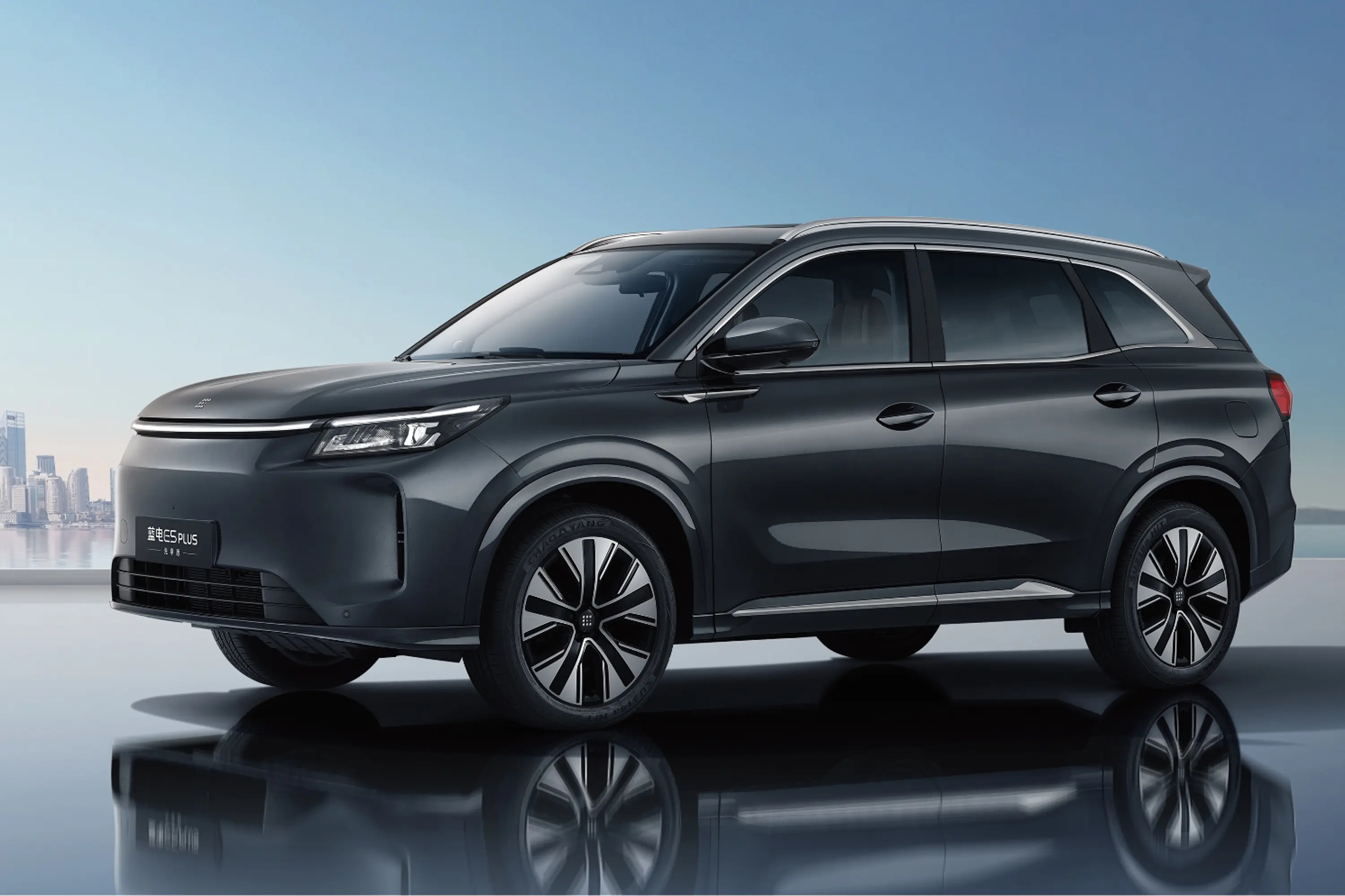 这台插混SUV的思路挺有意思🌿不只是代步，更像个能移动的多功能空间——自带可煮