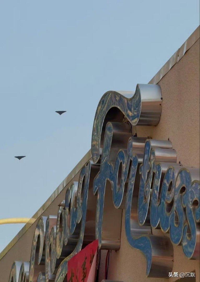 节奏加快，今天同时测试两架歼-36原型机。