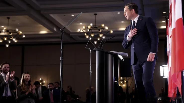 加拿大反对派保守党领袖博励治抨击特朗普政府关税政策，并指责加拿大政府亲近中国远离