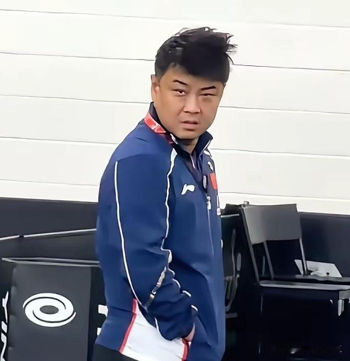 今天最紧张的人，是王皓吧！
随着温瑞博和周启豪首轮出局，
男乒剩下的向鹏和陈垣宇