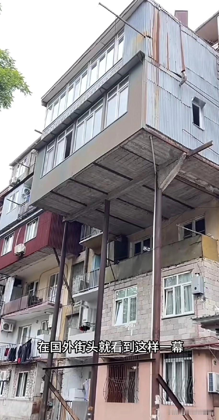 这才是大神之作，国外一栋建筑非常独特，建筑风格超出了一般人的想象。

大家说说，